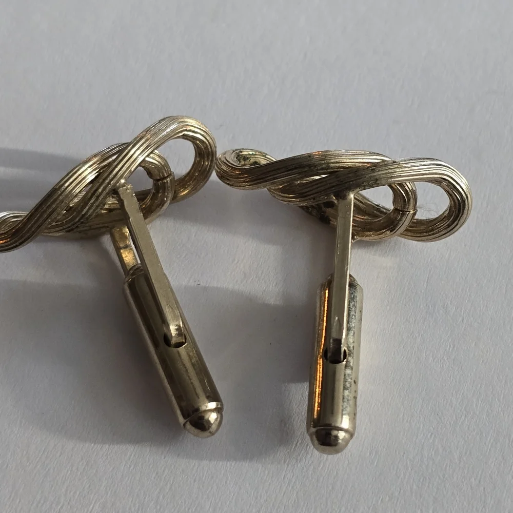 Vintage cuff links gold tone chain links linked ovals cufflinks